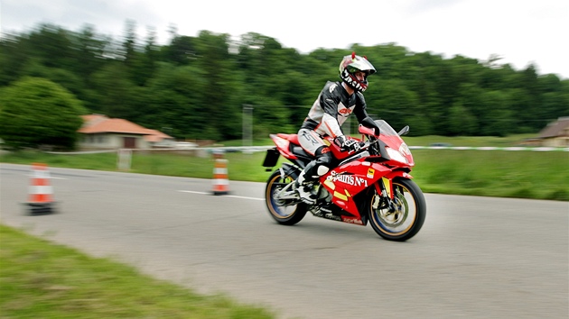 Sraz motork Neij vteinou u sloupsko - oovskch jeskyn, ukzka z motokoly