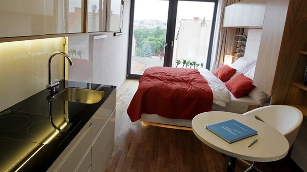 Minibyt o rozloze 21 metrů čtverečních. Projekt s názvem Living Showroom v centru Brna slouží jako vzorkovna i dočasné bydlení. 
