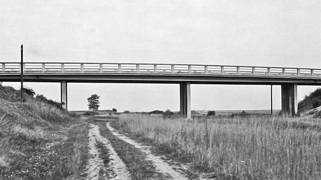 Typický most přes dálnici (1965)