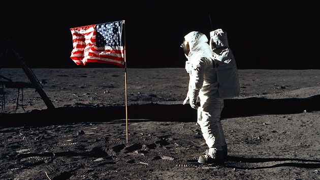 Astronaut Buzz Aldrin při misi Apollo 11 (20. července 1969)