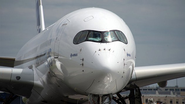 Prvn dokonen Airbus A350 XWB. (13. kvtna 2013)