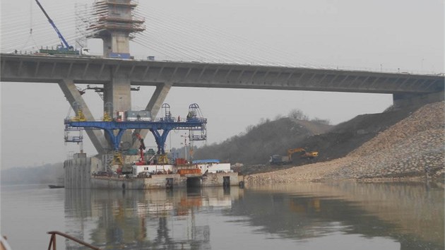 Nov most spojujc bulharsk Vidin a rumunsk Calafat je dlouh tm dva kilometry. 
