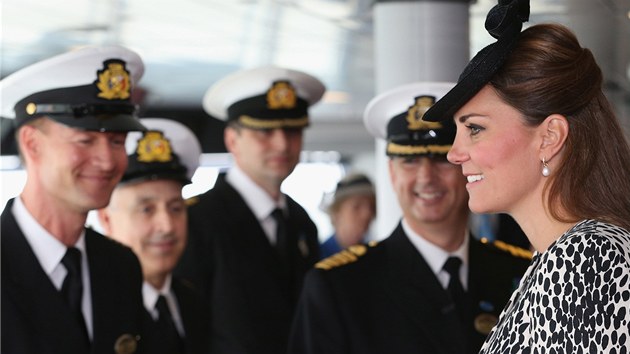 Vévodkyně z Cambridge promluvila s námořníky.