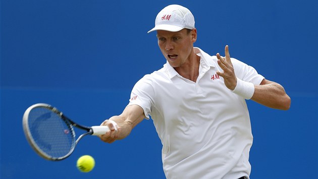 Tom Berdych na turnaji v londnskm Queen's Clubu 