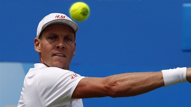 Tom Berdych na turnaji v londnskm Queen's Clubu 