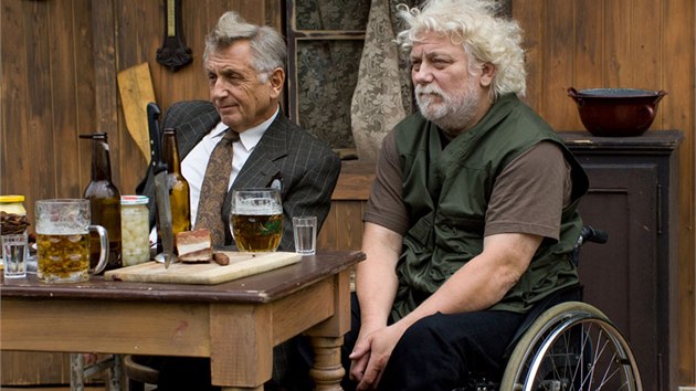 Jan Kapar s Jiím Menzelem v televizním filmu Setkání v Praze, s vradou