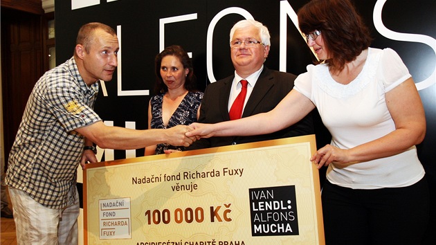 Richard Fuxa se ekem pro nadaci na pomoc po povodnch