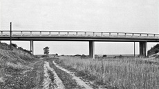 Typický most pes dálnici (1965)