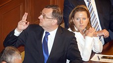 Premiér Petr Neas vysvtloval poslancm záleitost kolem Vojenského