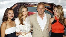 Kevin Costner s manelkou Christine a dcerami ze svých pedchozích vztah