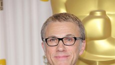 Christoph Waltz piel na Oscary v obleku Prada.