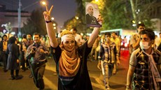Íránci oslavují zvolení reformního prezidenta Hasana Rúháního