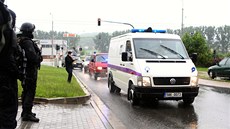 Miroslav Maslák dorazil do Zlína v jedné z osmi policejních dodávek.