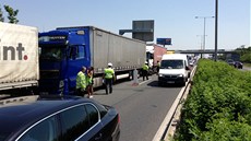 Na trboholské radiále v Praze se srazily tyi kamiony (18. ervna 2013).
