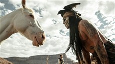 Johnny Depp ve filmu Osamělý jezdec.