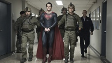 Henry Cavill ve filmu Mu� z oceli