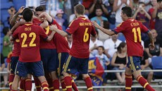 RADOST. Fotbalisté �pan�lska oslavují v semifinále Eura do 21 let gól proti