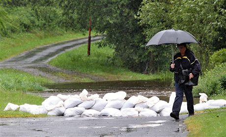 Rozvodnná eka Svratka v obci Herálec. (25. ervna 2013)