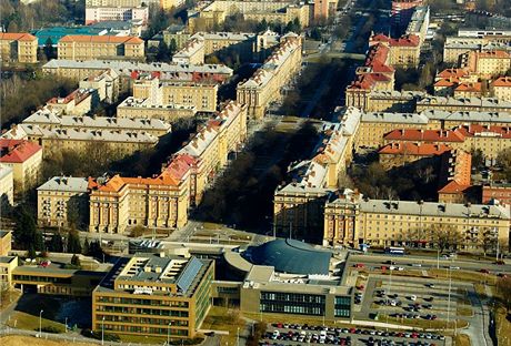 Lidé v bývalých hornických bytech se mohou zaít tit na jejich prodej, tedy zatím jen v malé míe v Ostrav-Porub.