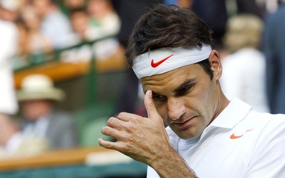 OPRAVDU KONEC? výcarský tenista Roger Federer po devíti letech vypadl ve
