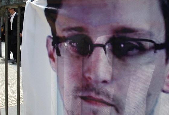 Plakát na podporu Edwarda Snowdena v Hongkongu (21. června 2013)