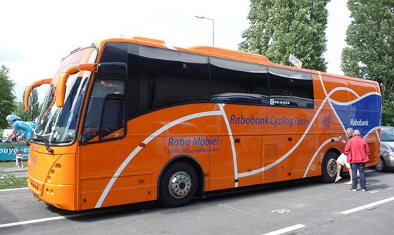 Autobus stáje Rabobank na Tour de France. 