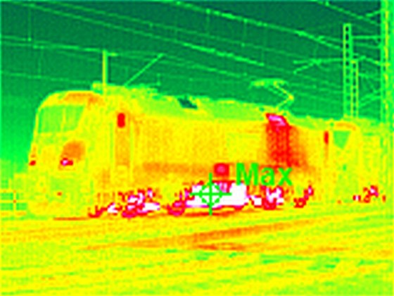 Zábr z termokamery - test prohátí lokomotivy