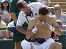 KDE T TO BOLÍ? eského tenistu Tomáe Berdycha ve 3. kole Wimbledonu prohlíí