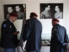Válení veteráni pi prohlídce expozice v dom Jana Kubie (22. ervna 2013)