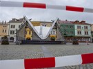 Zícené podium na Velkém námstí v Kromíi.