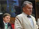 Nkdejí primátor Bohuslav Svoboda hovoí na zastupitelstvu, které zvolilo
