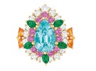 Masivní prsteny jsou Diorovou specialitou, jak dokazuje i tento skvost ze...