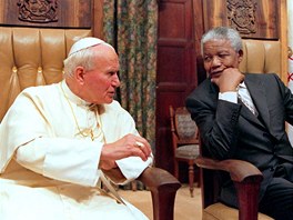 SETKÁNÍ LEGENDÁRNÍCH POSTAV. Papež Jan Pavel II. navštívil během své cesty po...