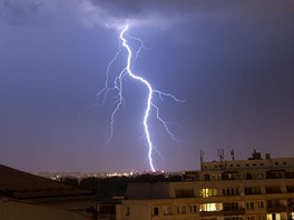 Blesky nad Olanským námstím v Praze