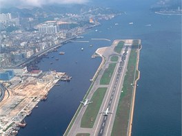 Mezinrodn letit Kai Tak v Hongkongu bylo pro piloty a pasary skutenm...