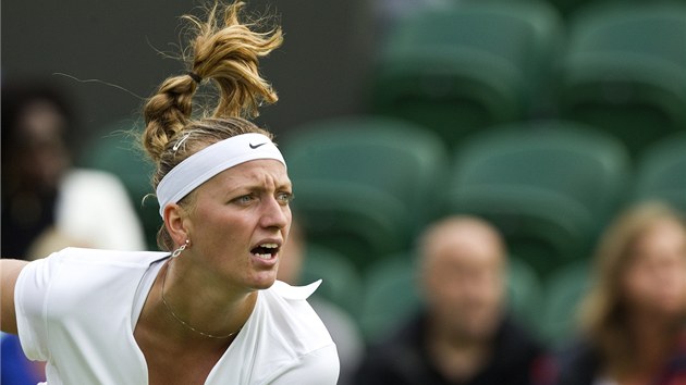 BYL TO BOJ. Petra Kvitová udolala Amerianku Vandewegheovou a ve Wimbledonu si