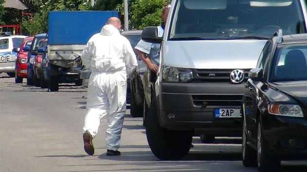 Zsah pyrotechnik kvli grantu v ulici U Pt baterie v Praze (22. ervna 2013)