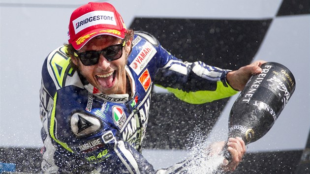 Valentino Rossi m dvod k oslavm, v Assenu se v kategorii MotoGP po tech letech radoval z vtzstv.
