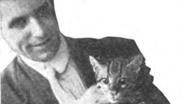Exotickou pověst si Fritz Duquesne cílevědomě pěstoval. S leopardím mazlíčkem v náručí, někdy kolem roku 1911