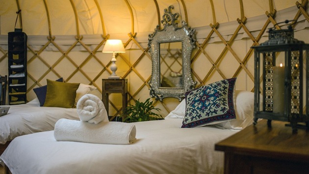 Za��n� 31. ro�n�k Glastonbury - VIP jurtov� m�ste�ko spole�nost sshh