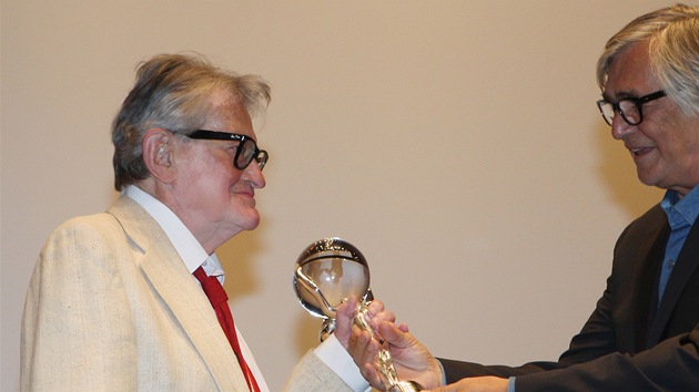 Vojtch Jasn pevzal od Jiho Bartoky Cenu prezidenta festivalu a uvedl digitln restaurovanou verzi svho filmu Vichni dob rodci (29. ervna 2013).