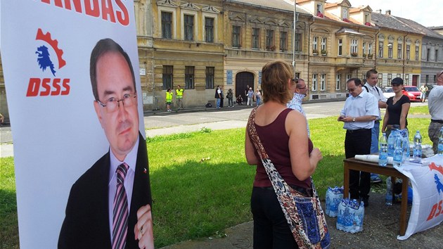 Píznivci dlnické strany v Duchcov. Na snímku pedseda DSSS Tomá Vandas (22....