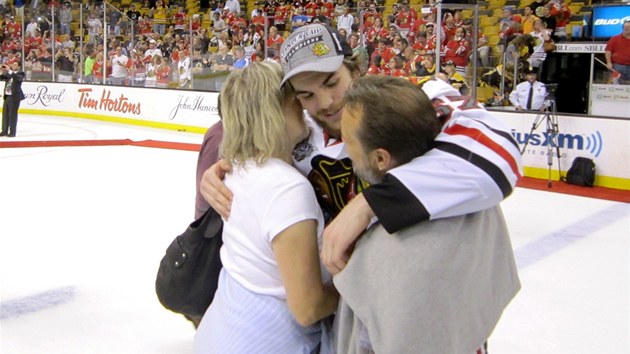 VTZN OBJET. Michael Frolk s rodii po triumfu ve Stanley Cupu