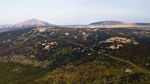 �pindlerova bouda a Sn�ka v pozad�