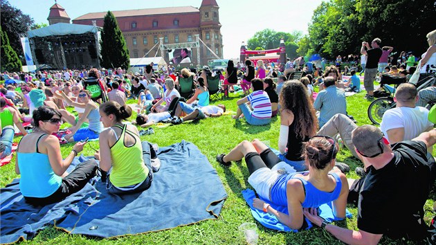 Holeovsk Regata je svm pohodovm zaloenm festivalem pro celou rodinu.