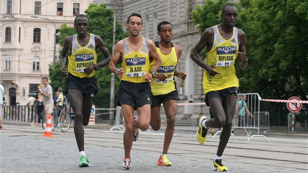 Olomouckmu plmaratonu i letos dominovali bci z Afriky. Vtzem se stal Kean Henry Kiplagat (vpravo).