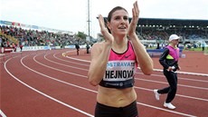 Zuzana Hejnová po vítězství v závodě na 400 metrů překážek na mítinku Zlatá