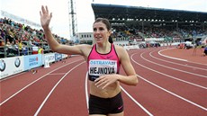 OLYMPIJSKÝ BRONZ. Zuzana Hejnová ped rokem, na olympijském stadionu v Londýn si bí pro bronz.