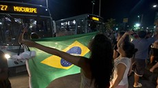 Braziltí demonstrancti blokují ulici ve mst Fotaleza (21. 6. 2013)