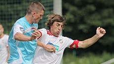 Plzeňský Mladen Vaselinovič (vpravo) v přípravném utkání proti Rokycanům.